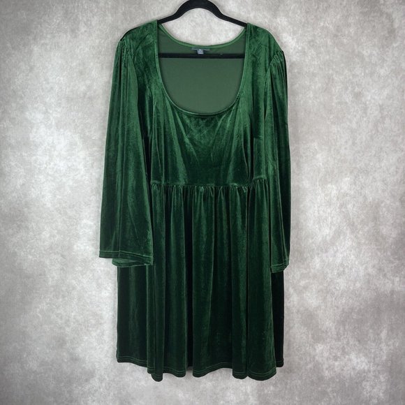 Modcloth Dresses & Skirts - Modcloth Bell Sleeve Skater Babydoll Green Velvet Dress Women's Size 3X NWT